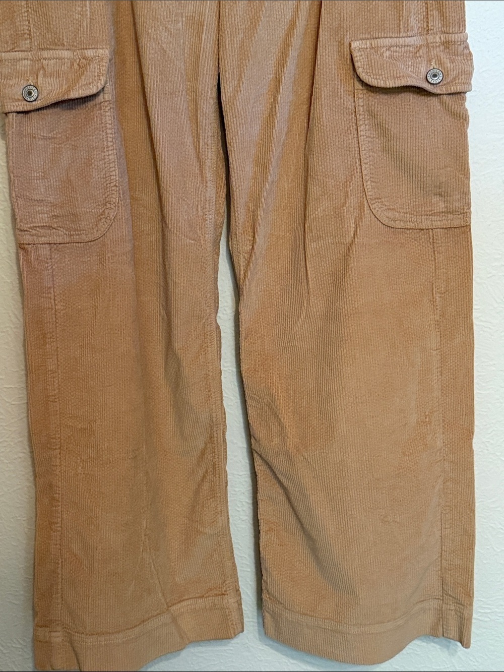 ๐๐๐BOGOHO๐๐๐American Eagle Outfitters Corduroy Cargo Pants in Camel-8 - Picture 3 of 11